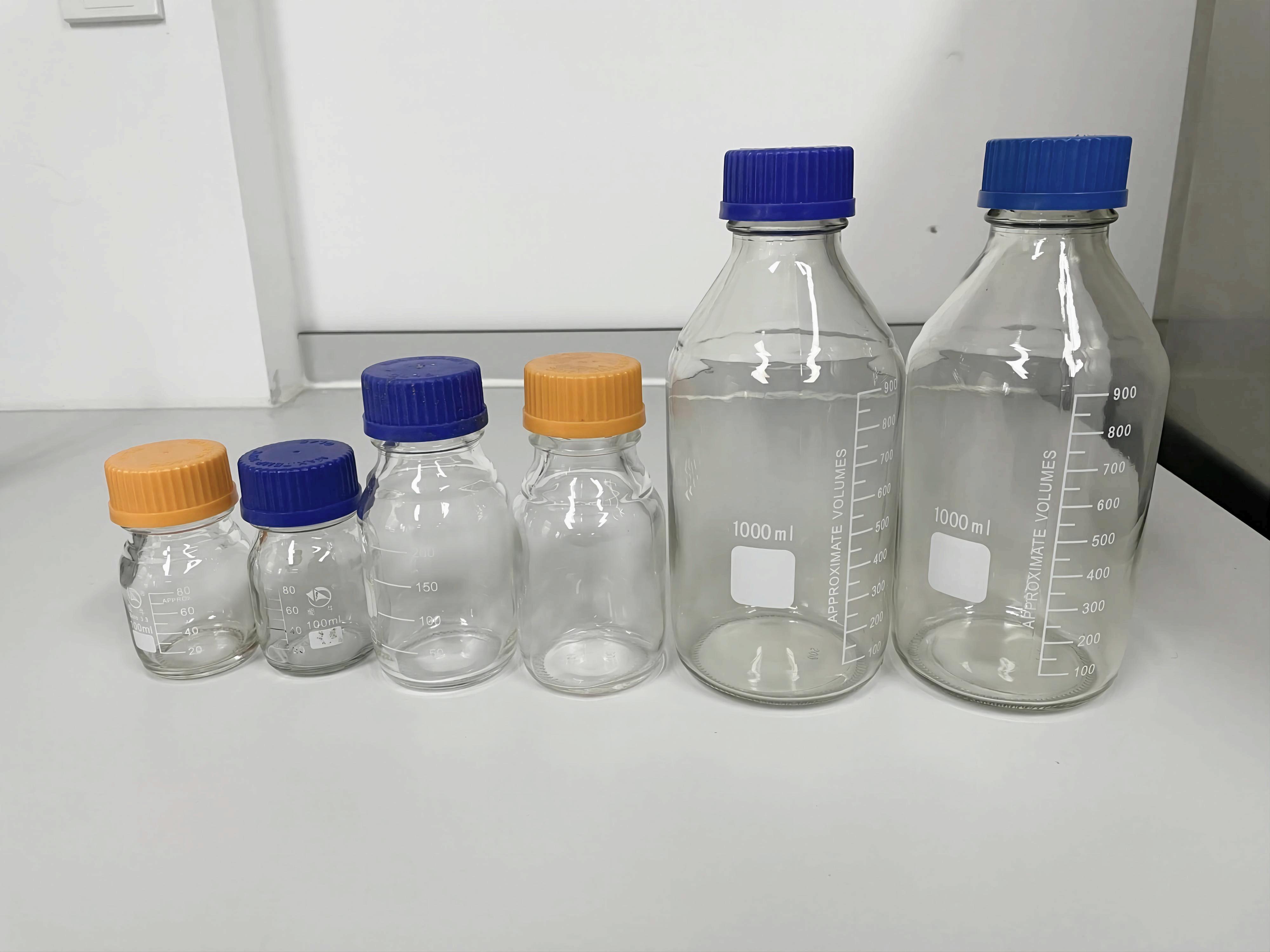 喜瓶者洗瓶機(jī)是如何清洗藍(lán)蓋瓶的？