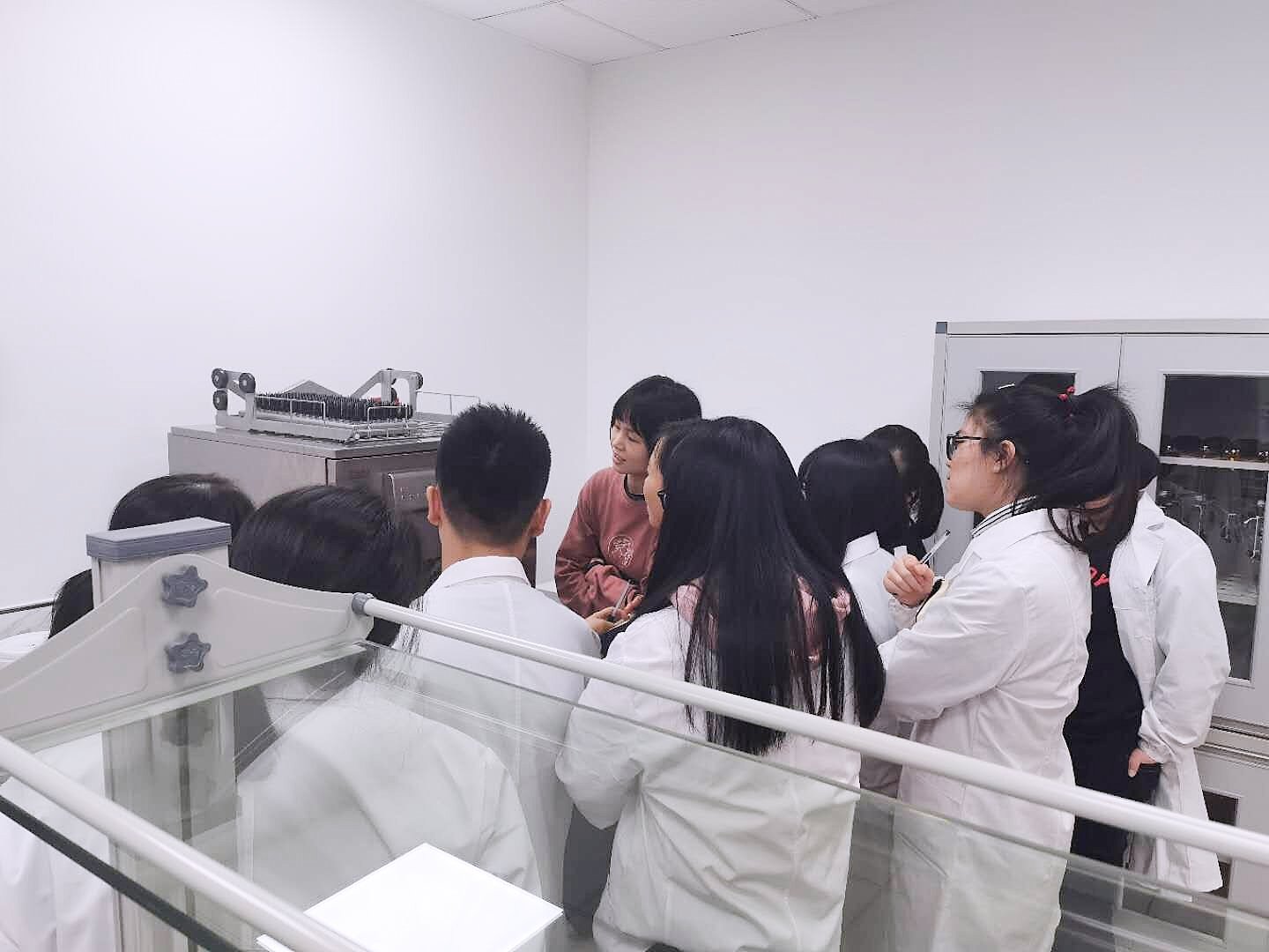 實(shí)驗(yàn)室洗瓶機(jī)，管家般的瓶皿清洗烘干解決方案